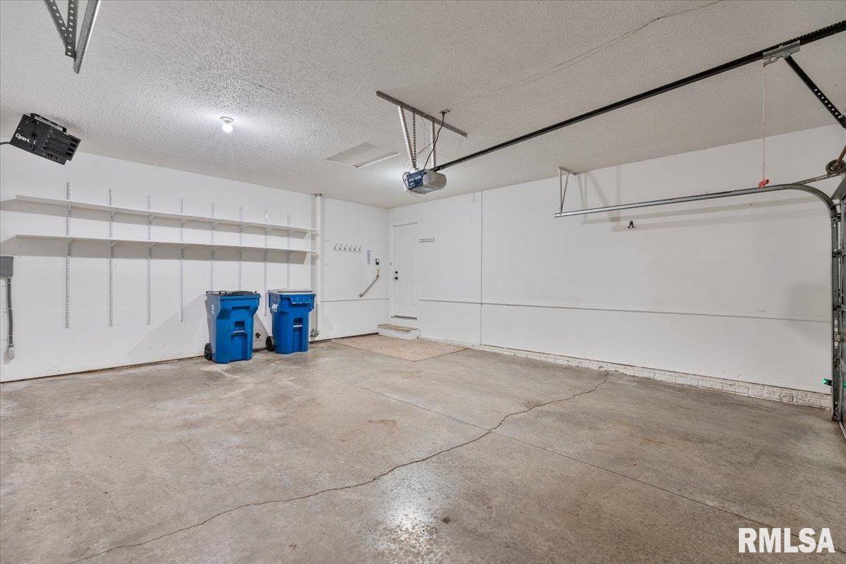 354 Country Club Court, Eldridge, IA 52748