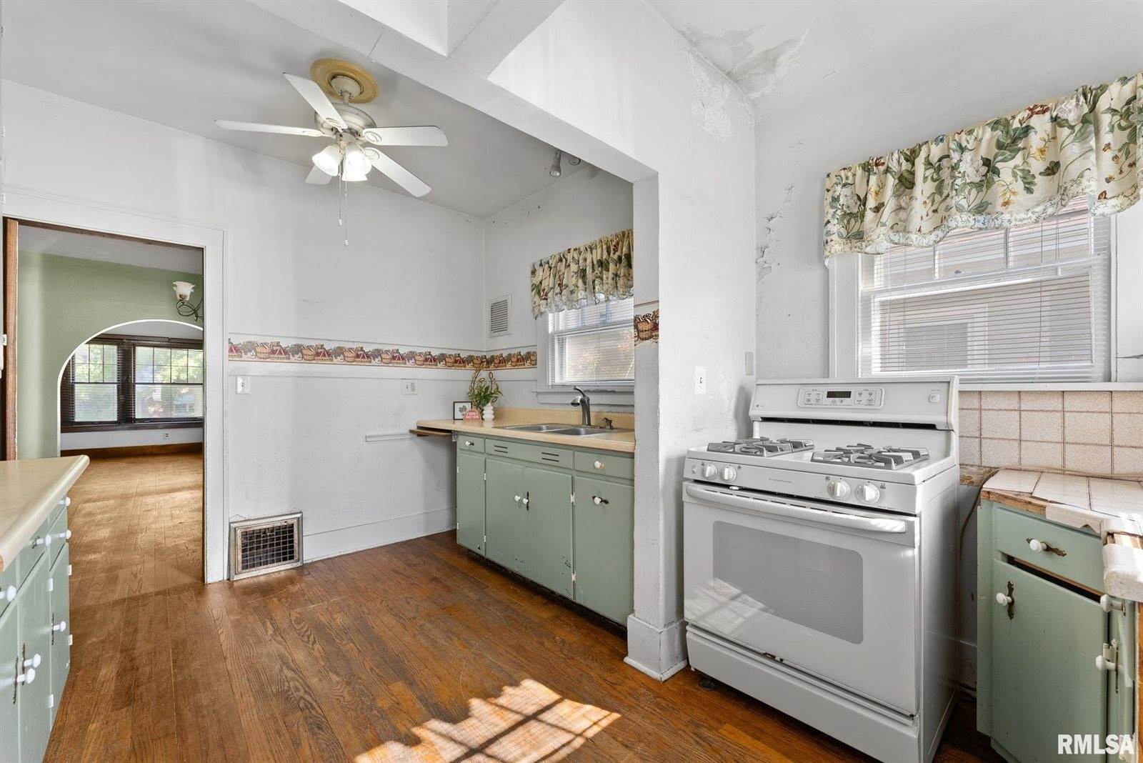 1131 East Central Park Avenue, Davenport, IA 52803