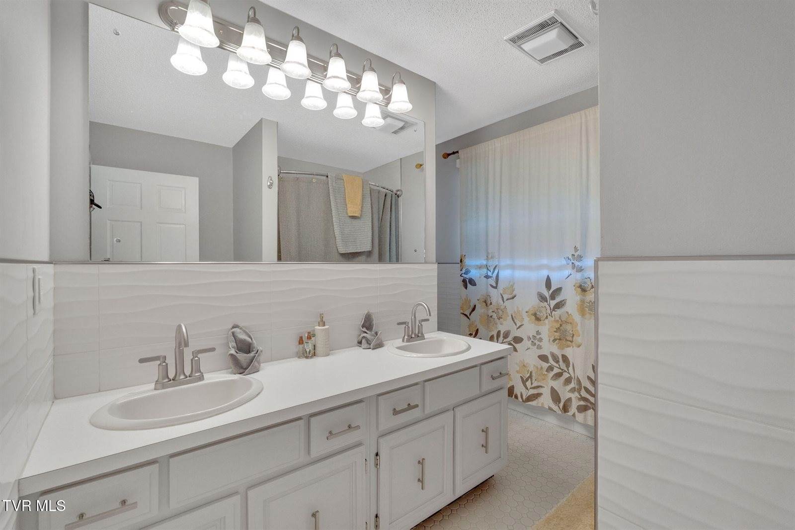 1080 Hidden Valley Road, Kingsport, TN 37663