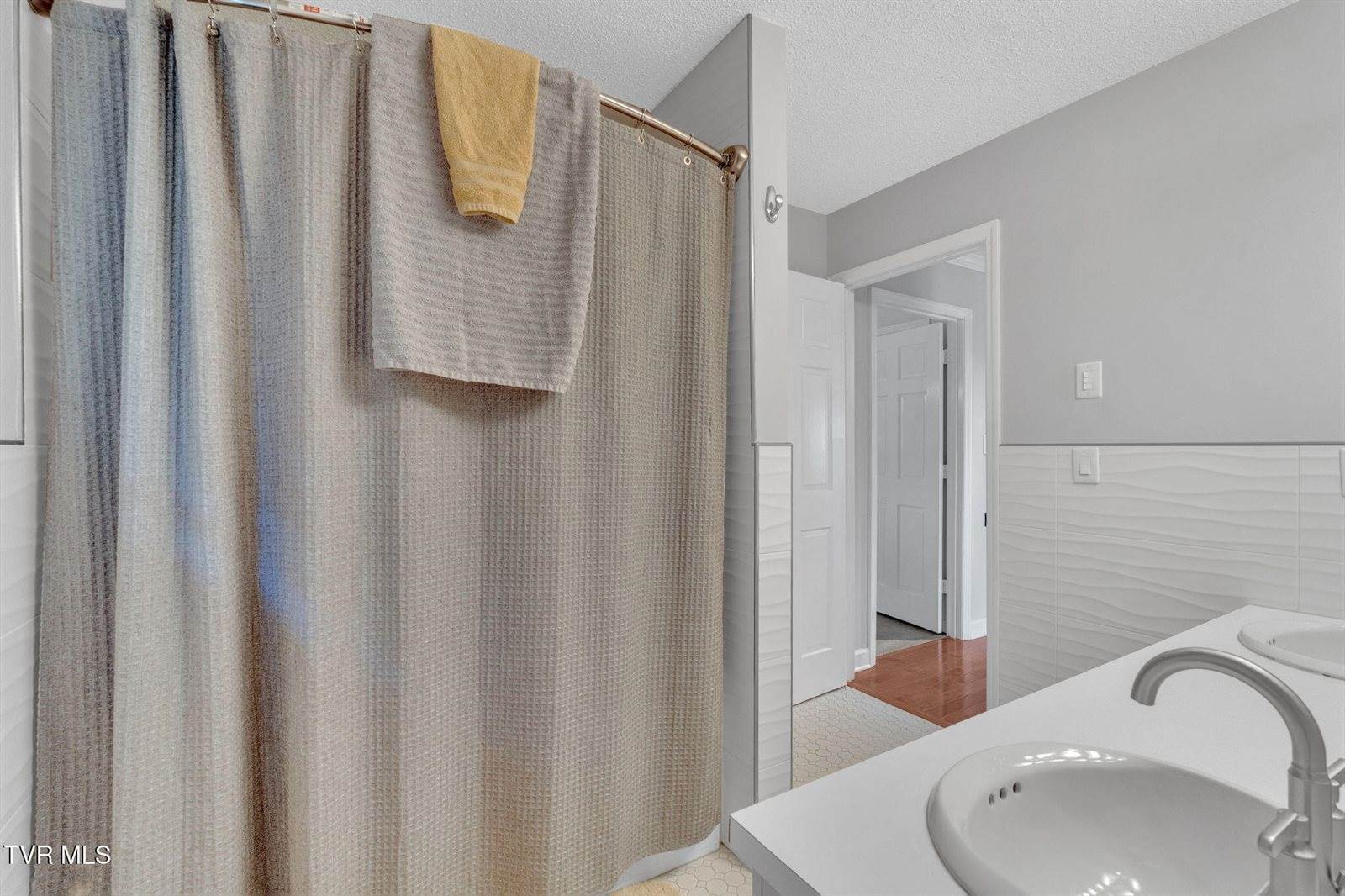 1080 Hidden Valley Road, Kingsport, TN 37663