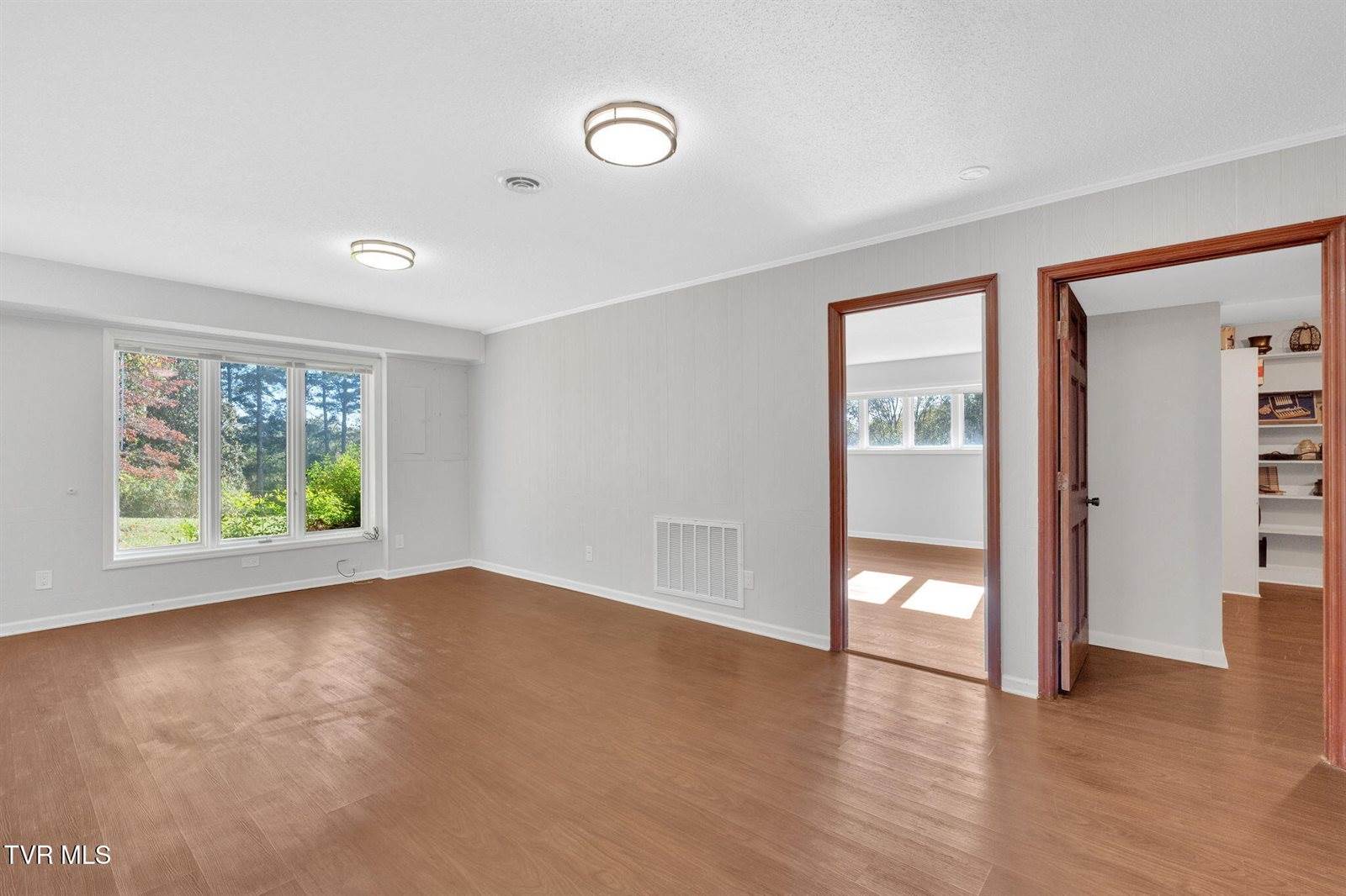 1080 Hidden Valley Road, Kingsport, TN 37663