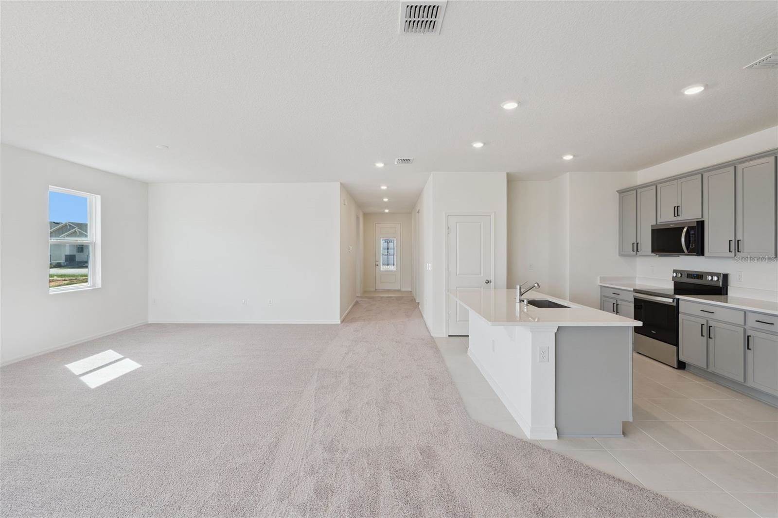 338 Ridgemark Avenue, Groveland, FL 34736