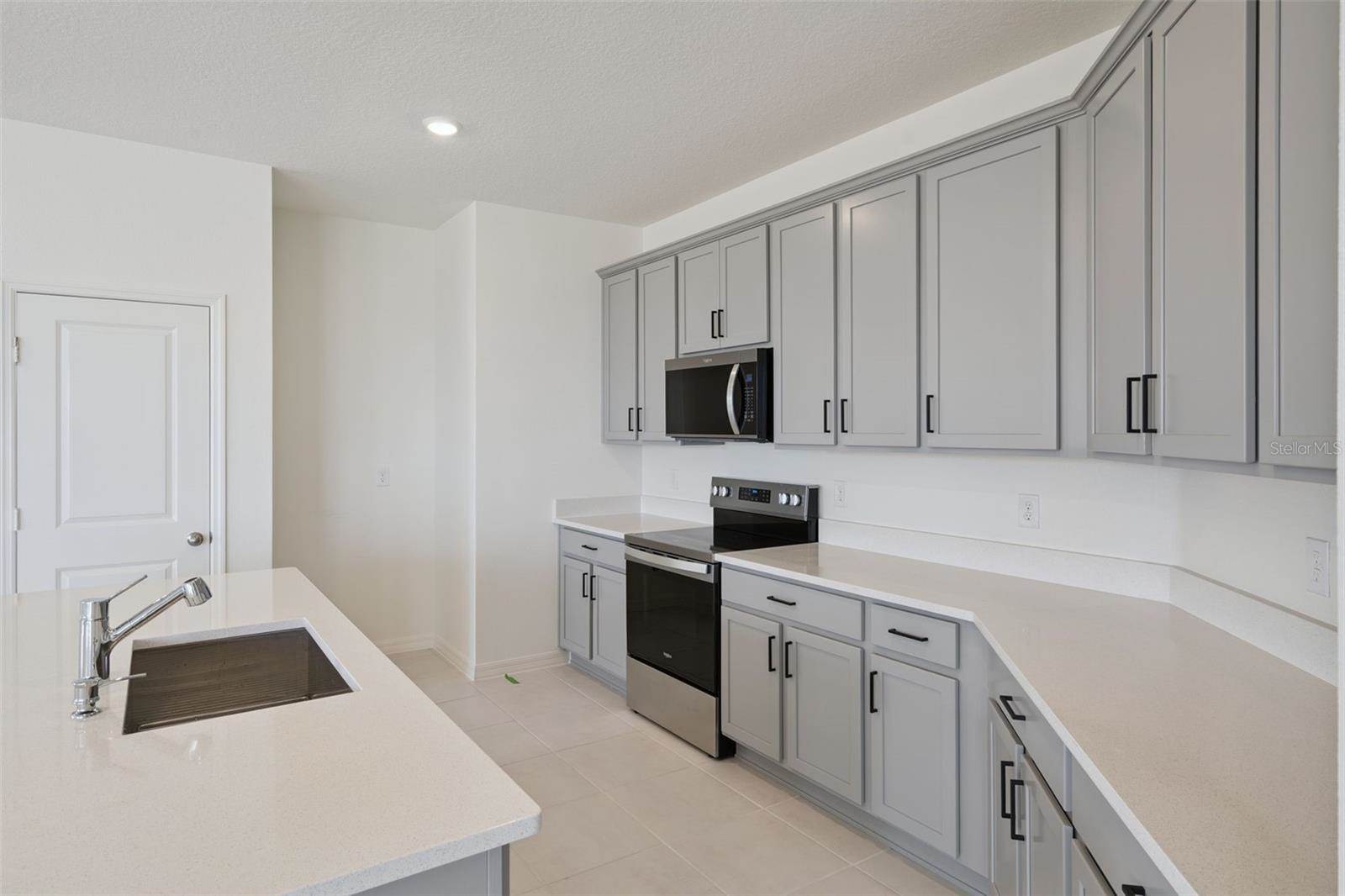 338 Ridgemark Avenue, Groveland, FL 34736