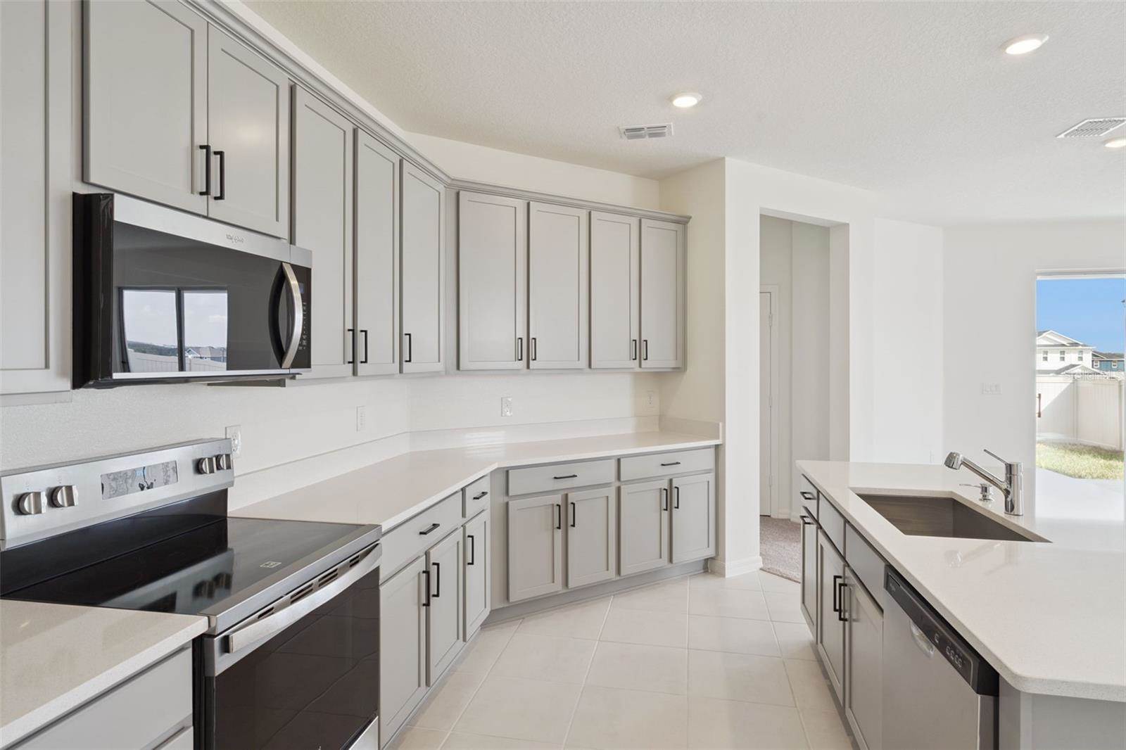 338 Ridgemark Avenue, Groveland, FL 34736