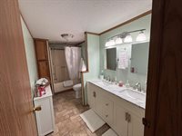 405 31st Ave SE, Minot, ND 58701