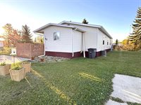 405 31st Ave SE, Minot, ND 58701
