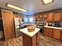 405 31st Ave SE, Minot, ND 58701