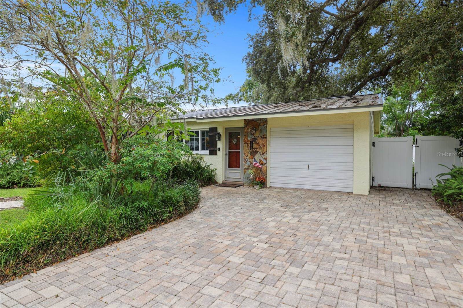 1004 7TH Street South, Safety Harbor, FL 34695