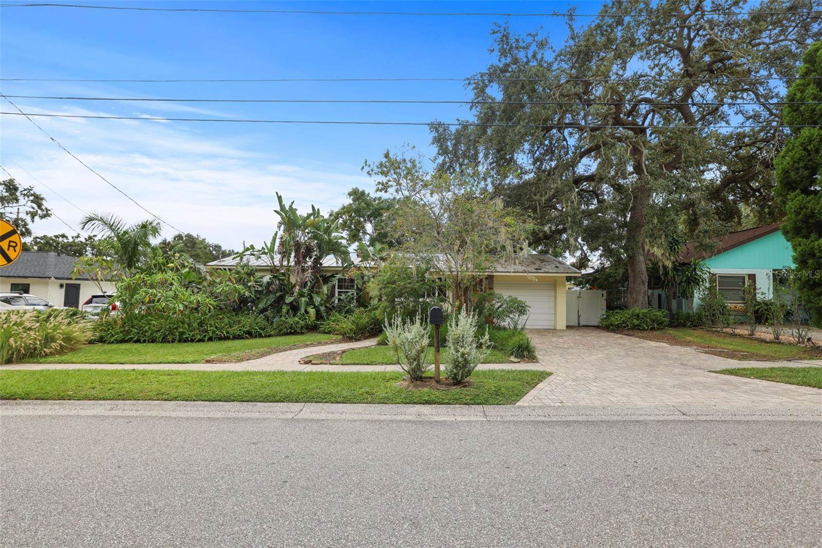 1004 7TH Street South, Safety Harbor, FL 34695