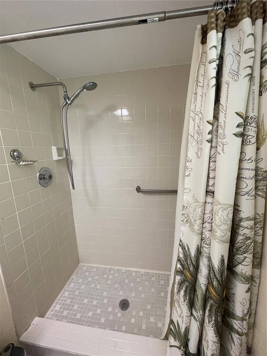 11301 80TH Avenue, Seminole, FL 33772