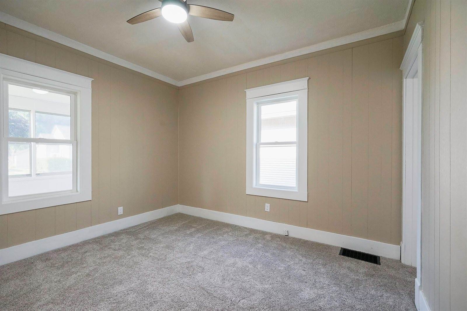 742 Ave F, Council Bluffs, IA 51503