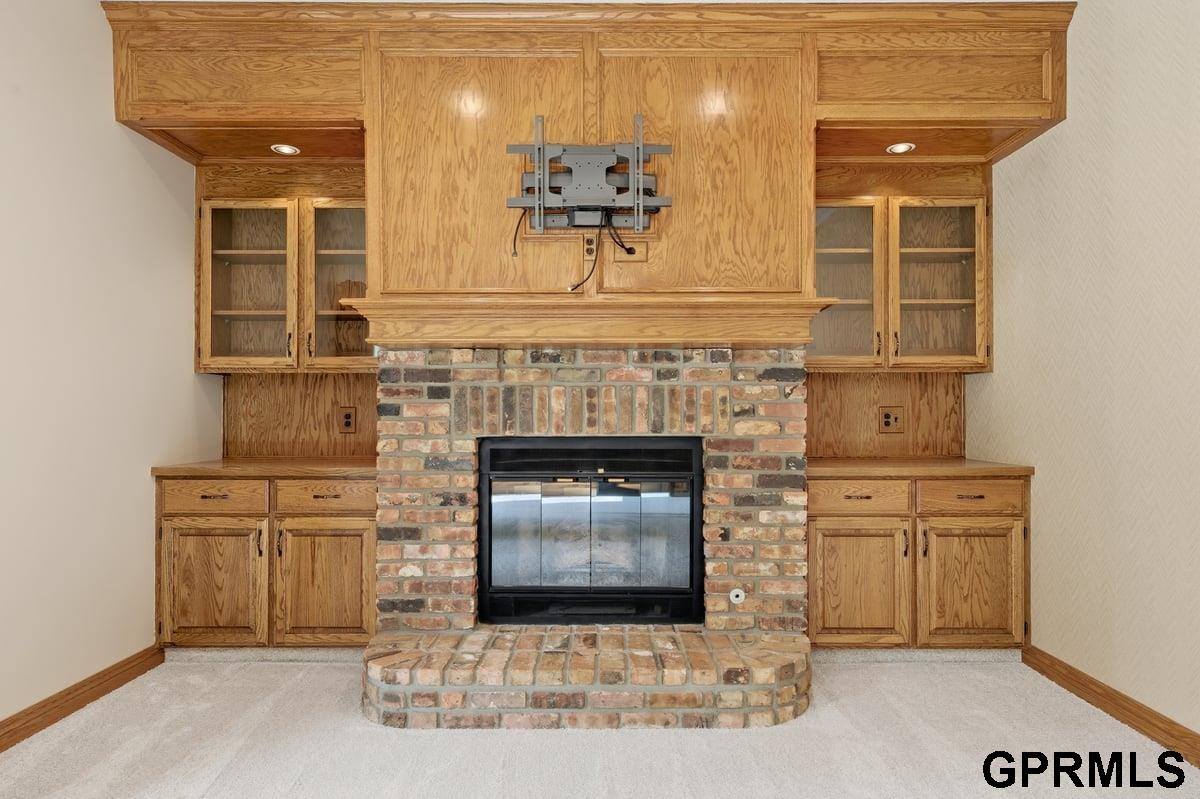 15921 Nottingham Drive, Omaha, NE 68118