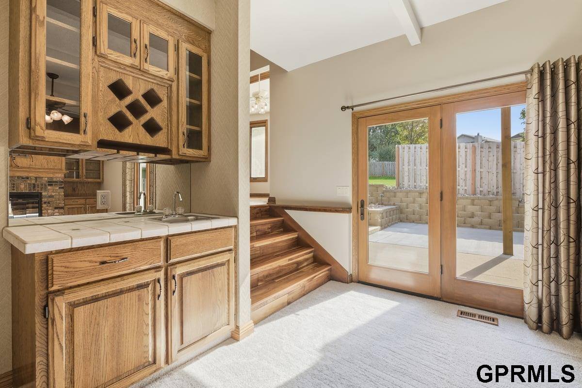 15921 Nottingham Drive, Omaha, NE 68118