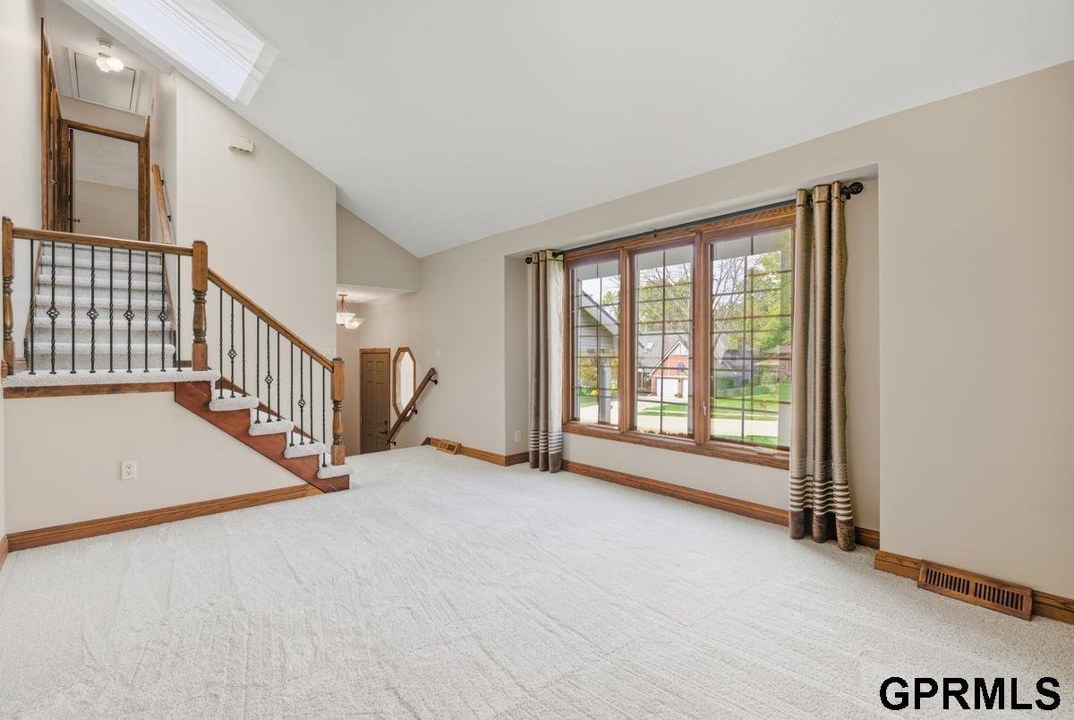 15921 Nottingham Drive, Omaha, NE 68118