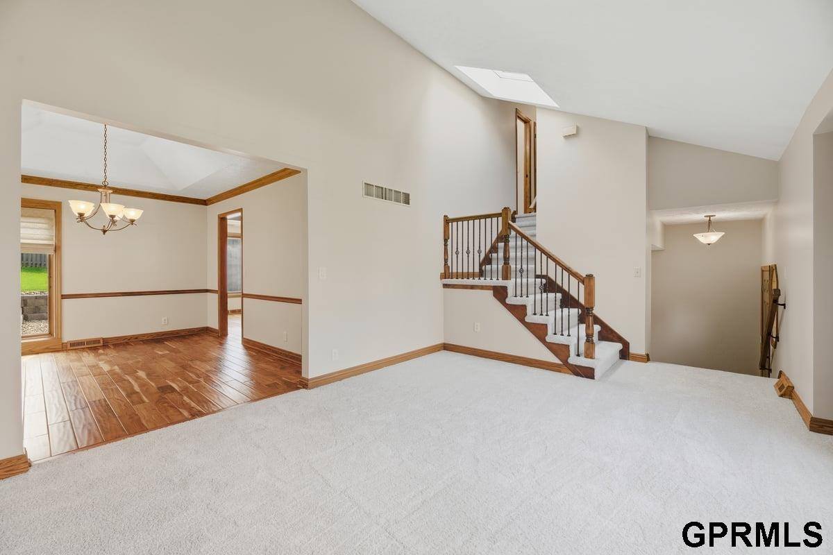 15921 Nottingham Drive, Omaha, NE 68118