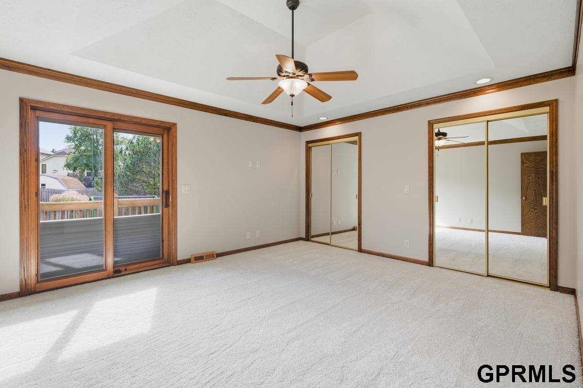 15921 Nottingham Drive, Omaha, NE 68118