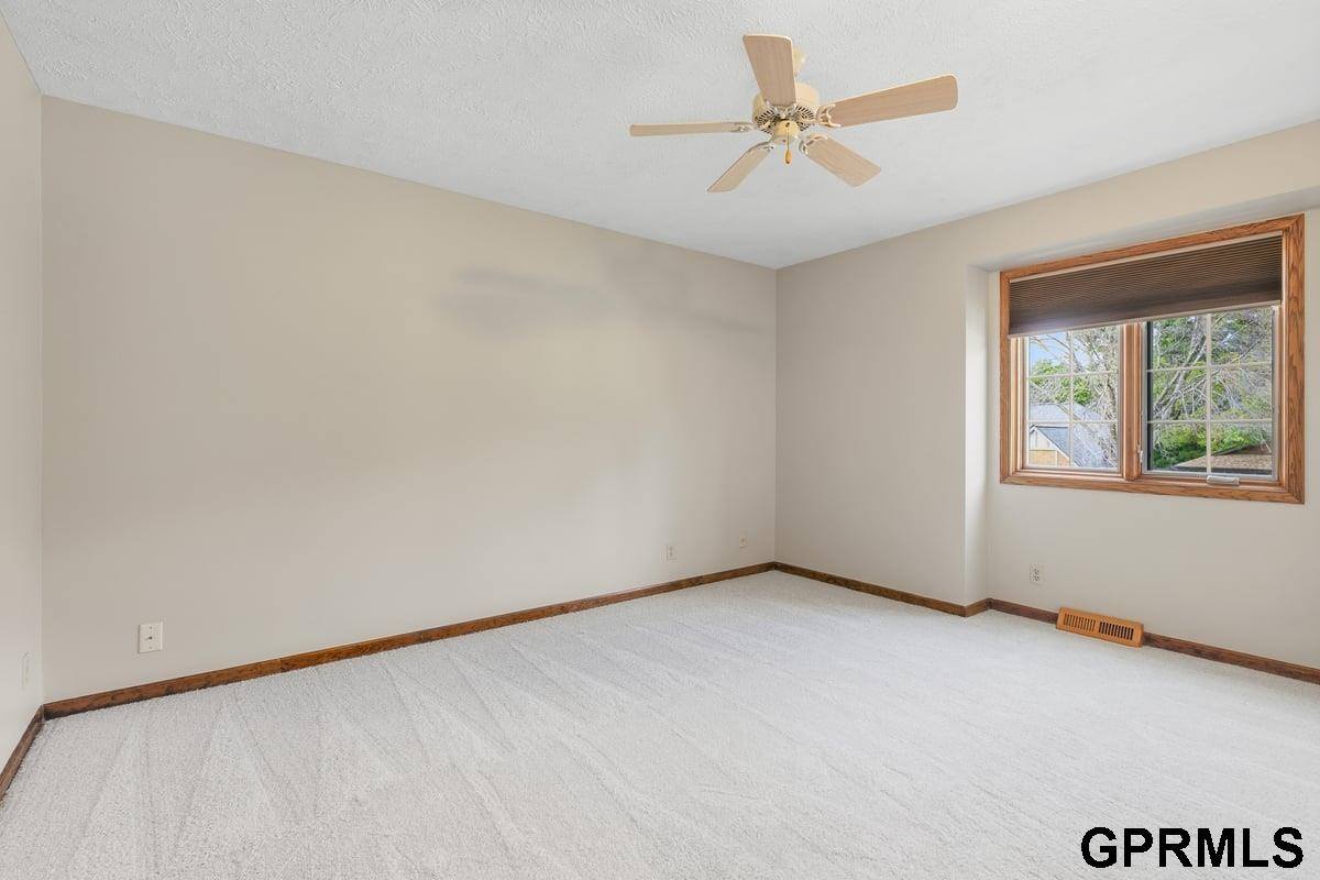 15921 Nottingham Drive, Omaha, NE 68118