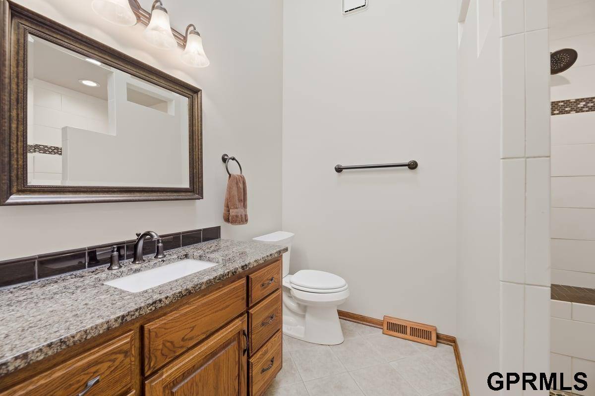 15921 Nottingham Drive, Omaha, NE 68118