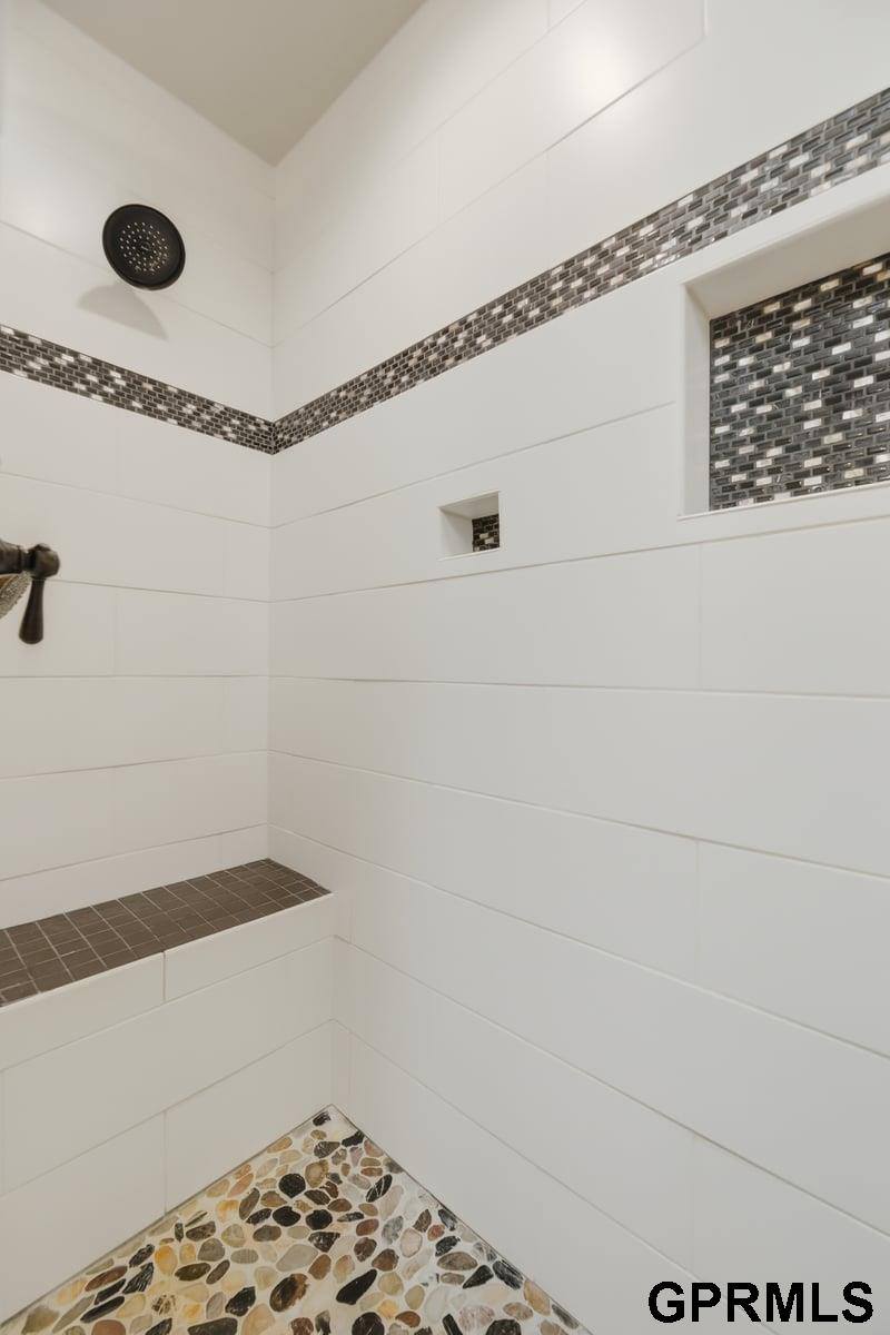 15921 Nottingham Drive, Omaha, NE 68118