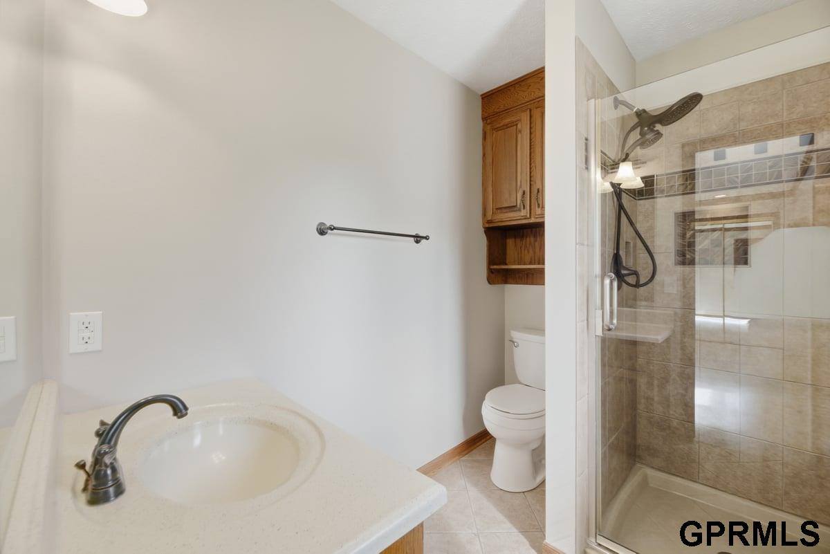 15921 Nottingham Drive, Omaha, NE 68118