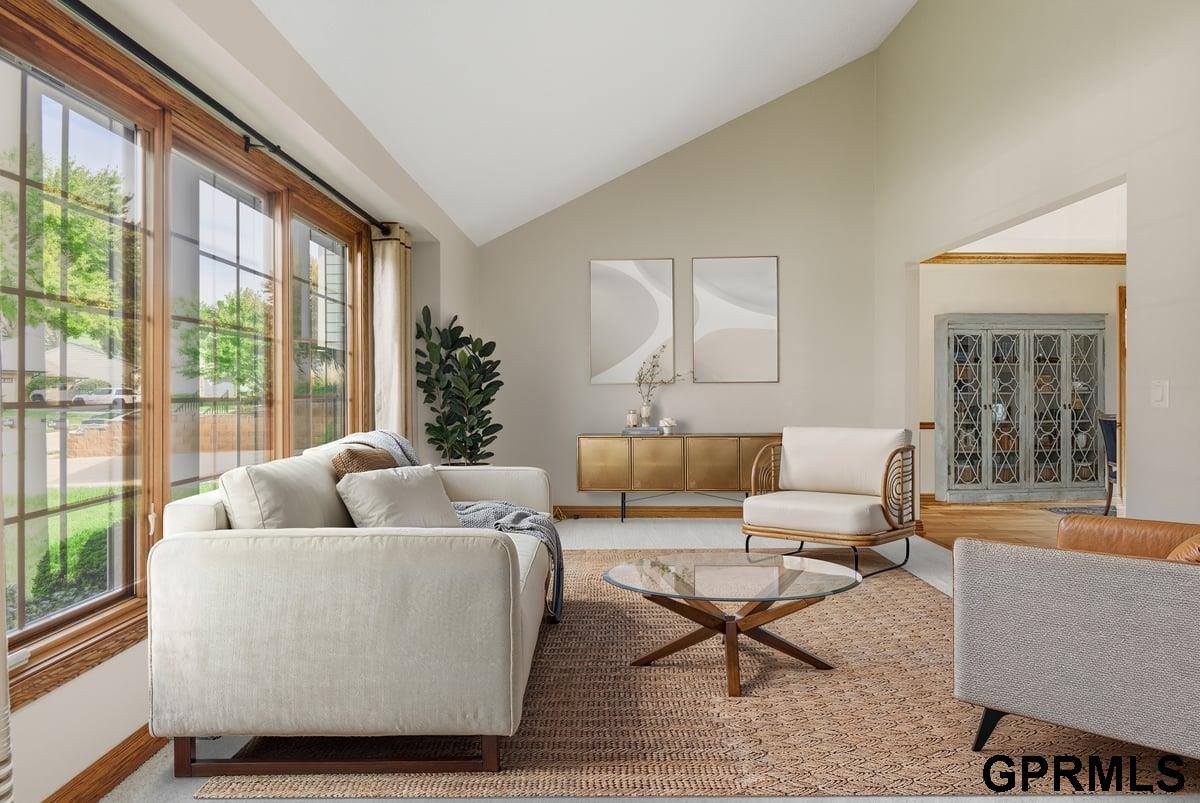 15921 Nottingham Drive, Omaha, NE 68118