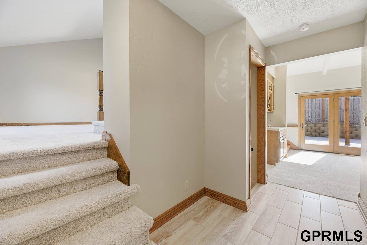 15921 Nottingham Drive, Omaha, NE 68118