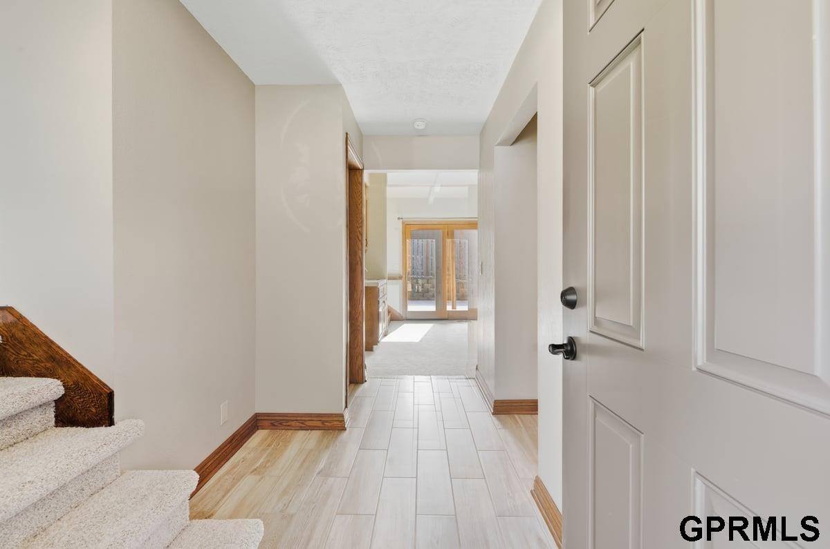 15921 Nottingham Drive, Omaha, NE 68118