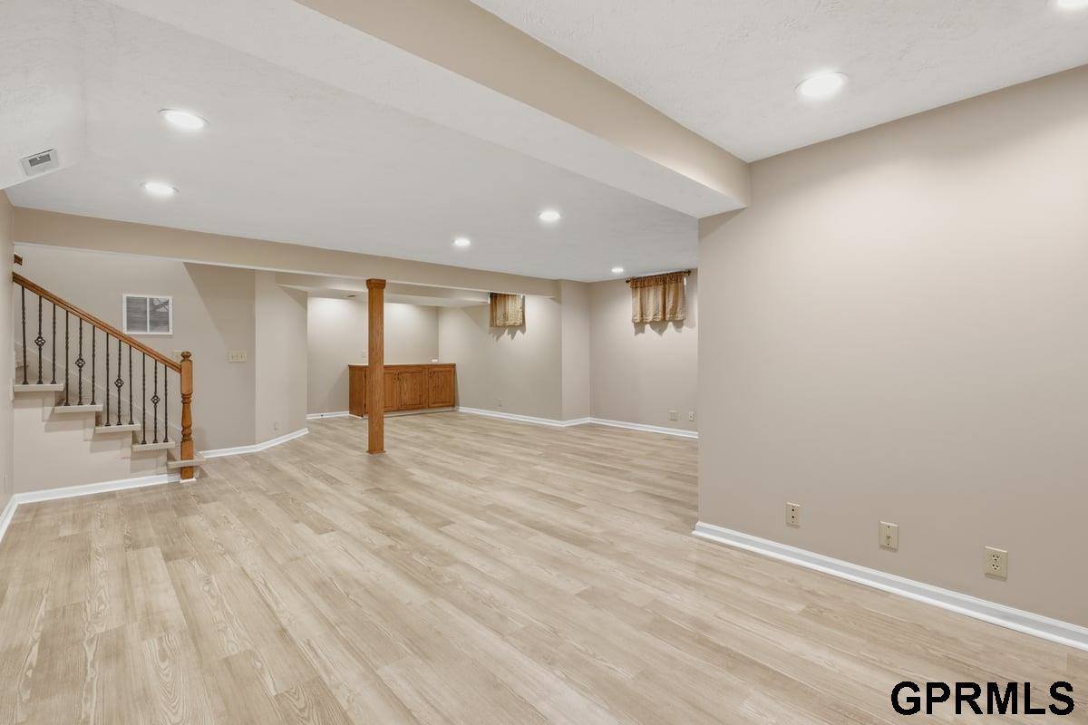 15921 Nottingham Drive, Omaha, NE 68118