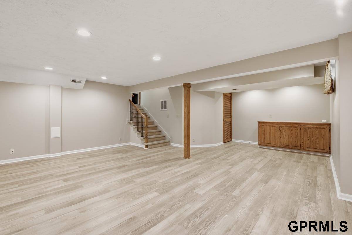 15921 Nottingham Drive, Omaha, NE 68118