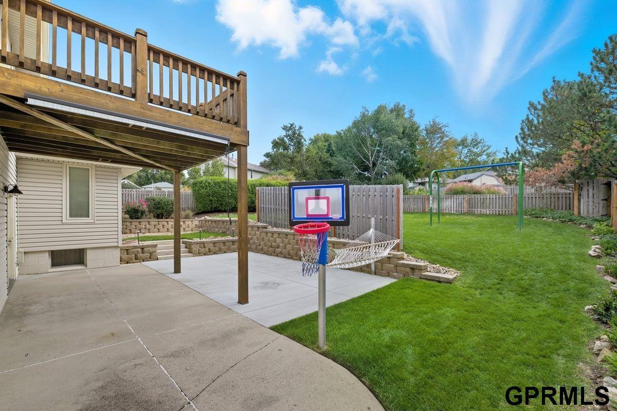 15921 Nottingham Drive, Omaha, NE 68118