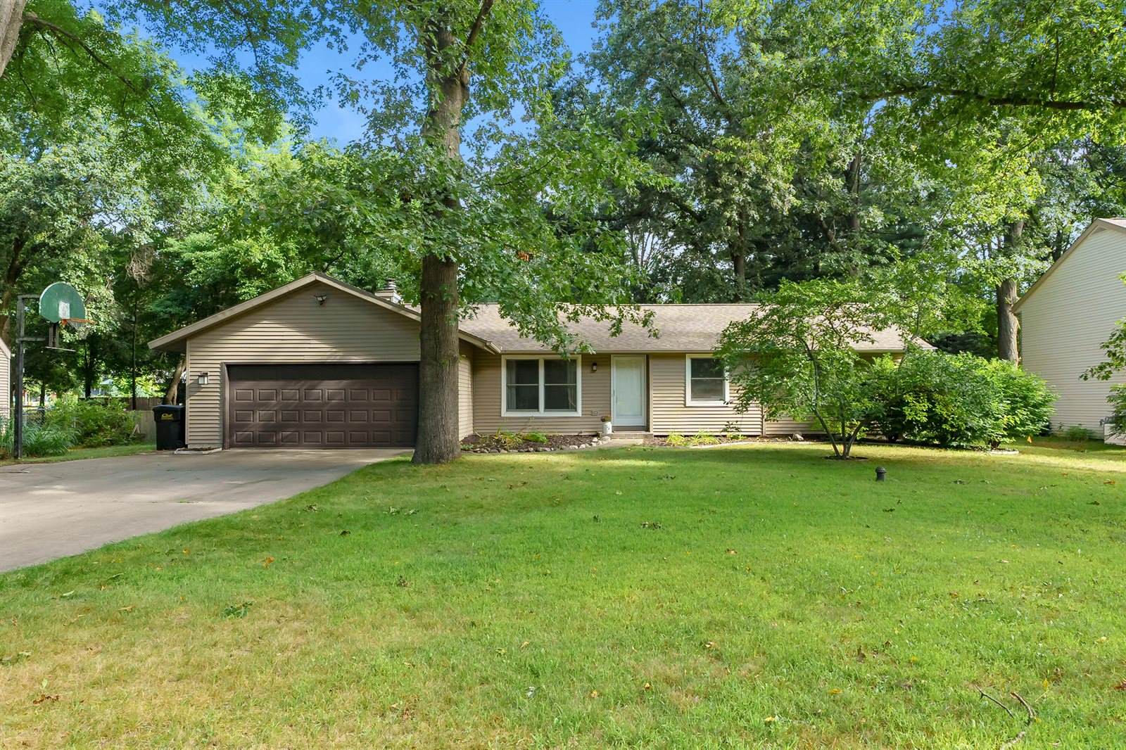 1255 103rd Avenue, Plainwell, MI 49080