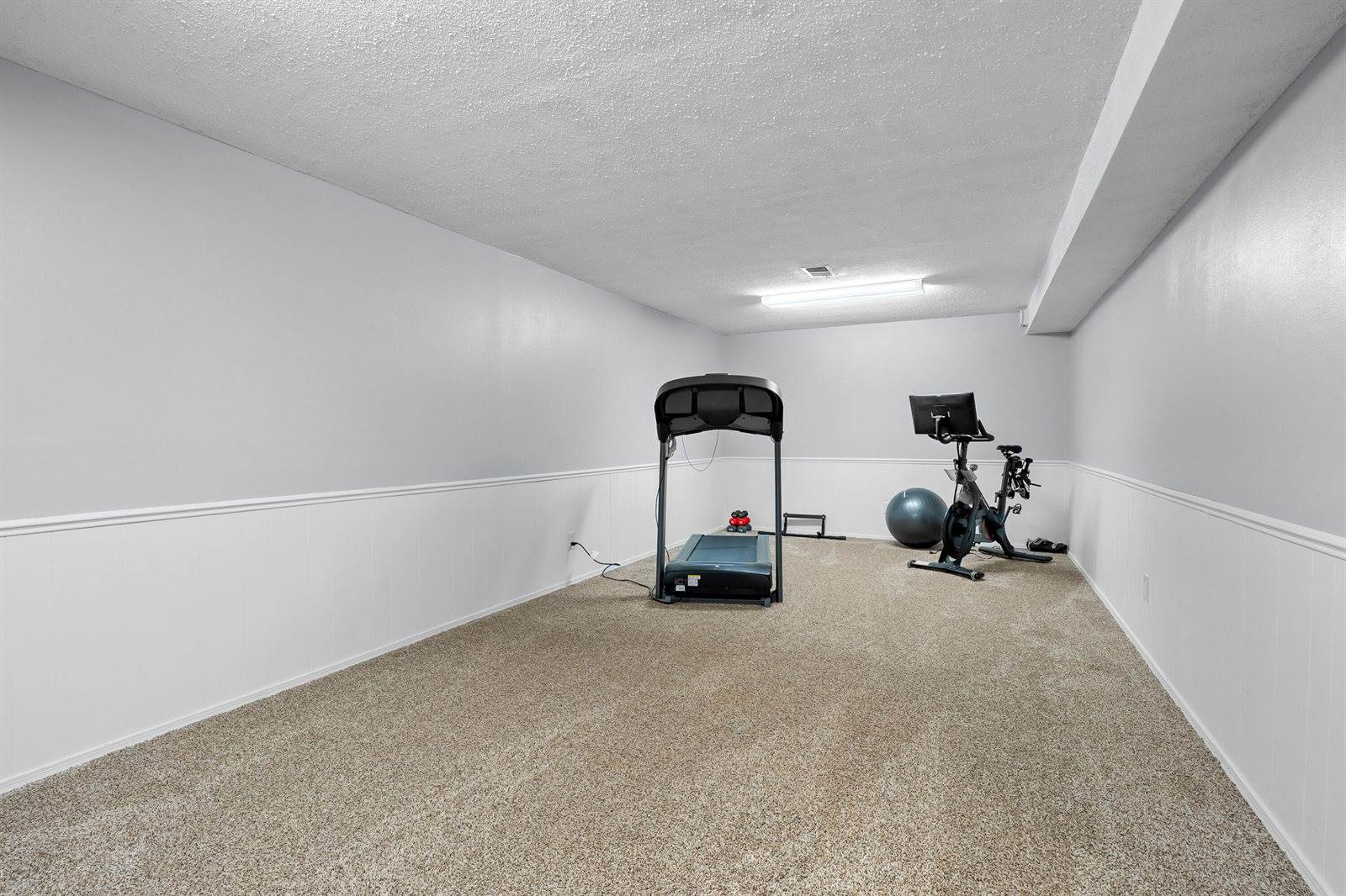 1255 103rd Avenue, Plainwell, MI 49080