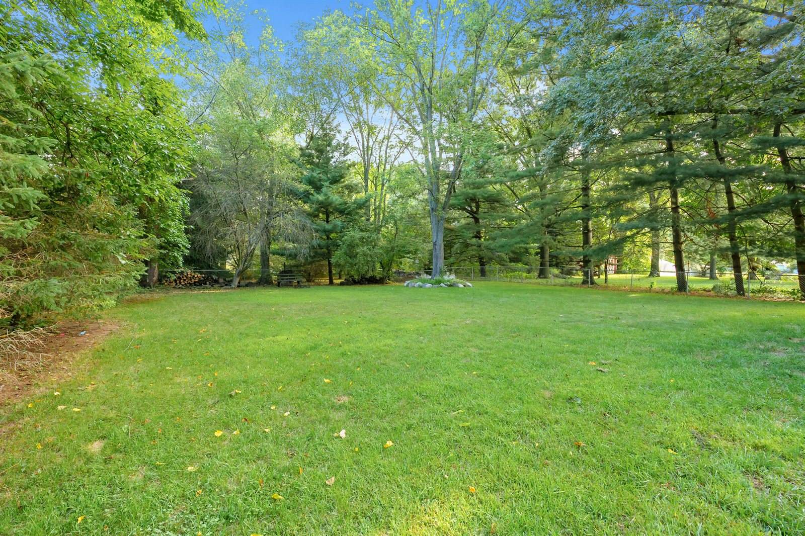 1255 103rd Avenue, Plainwell, MI 49080