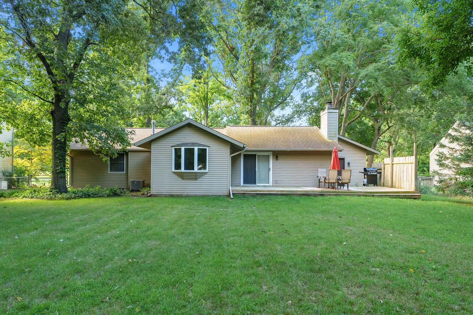 1255 103rd Avenue, Plainwell, MI 49080