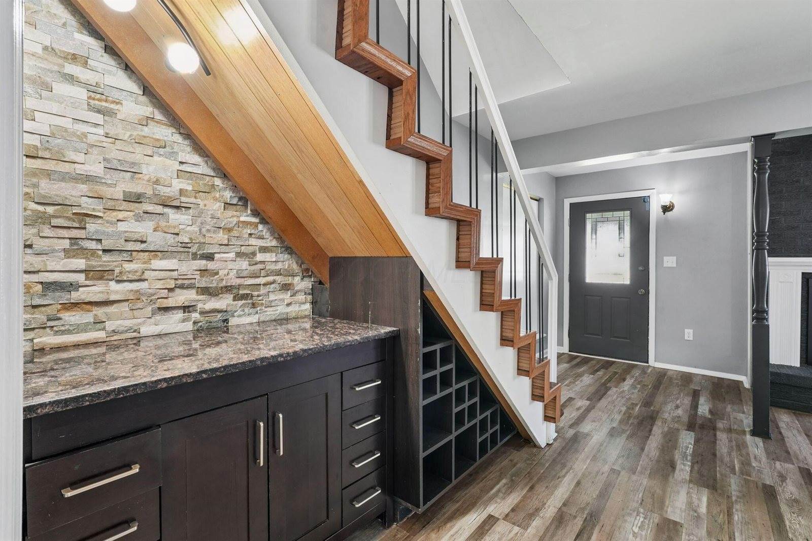 3945 Dillon Drive, Columbus, OH 43227