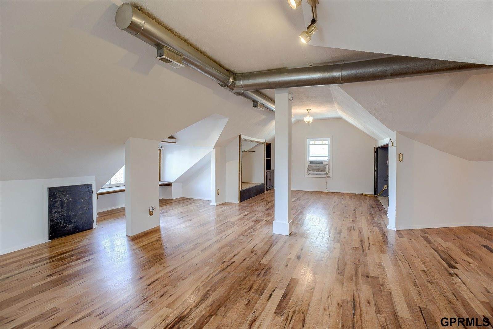 2319 South 12 Street, Omaha, NE 68108