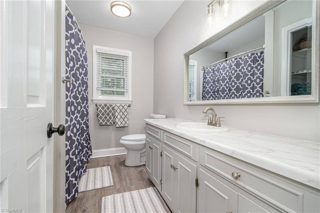 2007 La Dora Drive, High Point, NC 27265