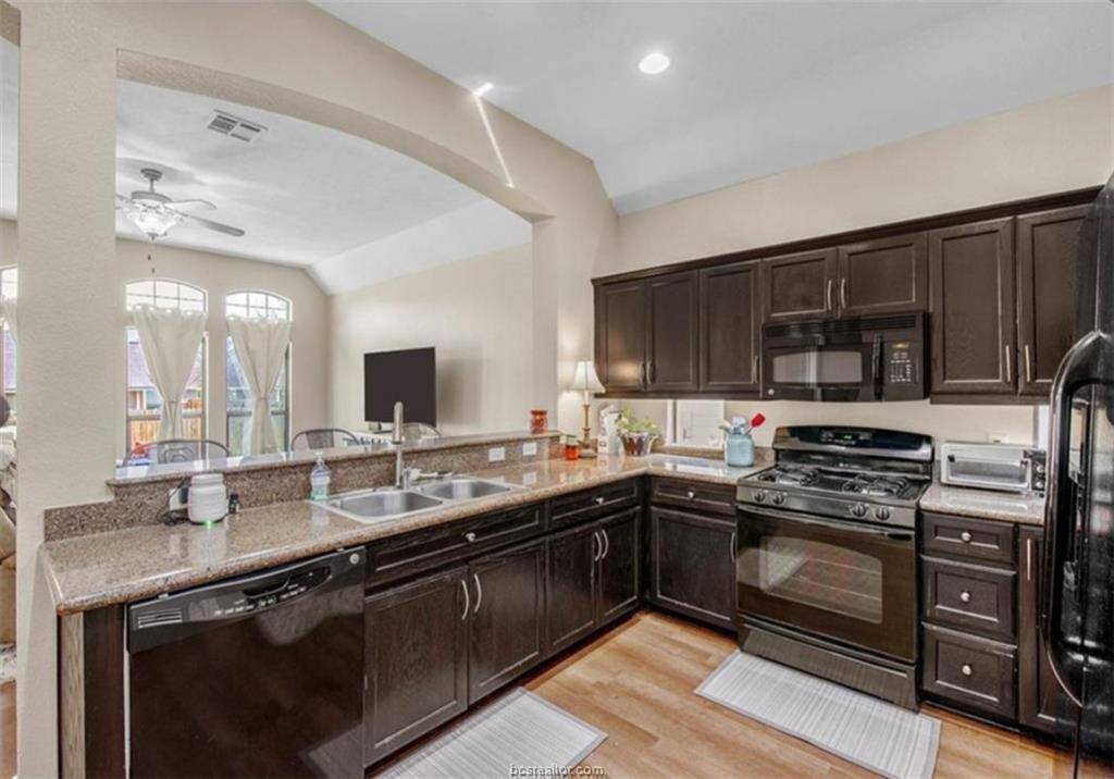 215 Simi Drive, College Station, TX 77845