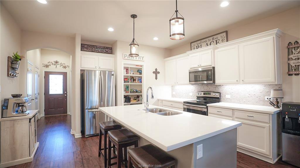 2113 Mountain Wind Loop, Bryan, TX 77807