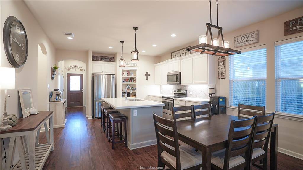 2113 Mountain Wind Loop, Bryan, TX 77807