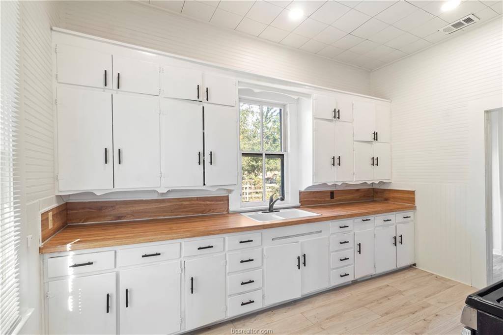 7964 FM 141, Dime Box, TX 77853