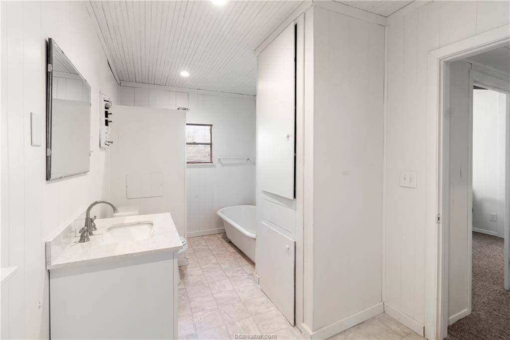 7964 FM 141, Dime Box, TX 77853