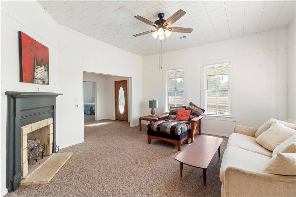 7964 FM 141, Dime Box, TX 77853