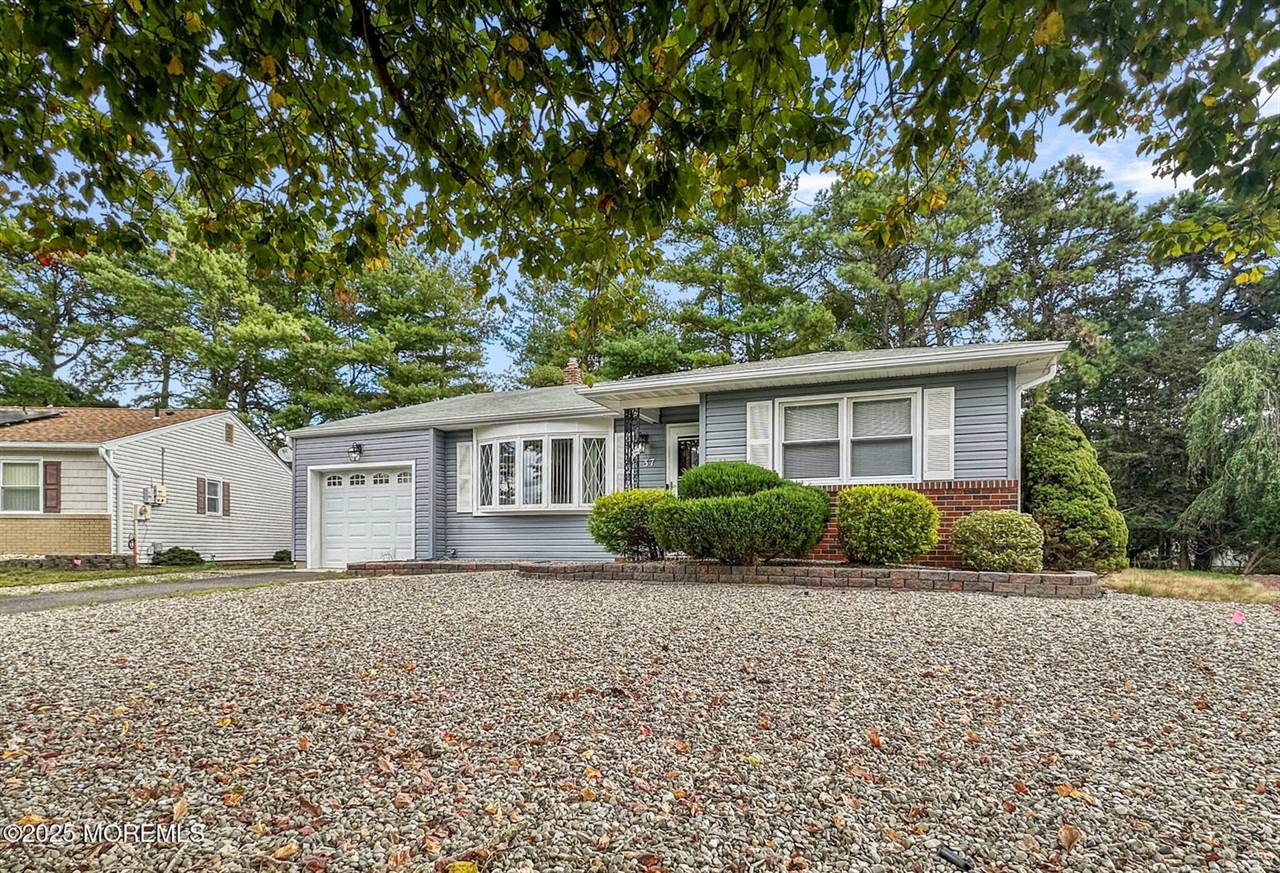 37 Brookfield Court, Toms River, NJ 08757