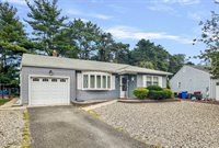 37 Brookfield Court, Toms River, NJ 08757
