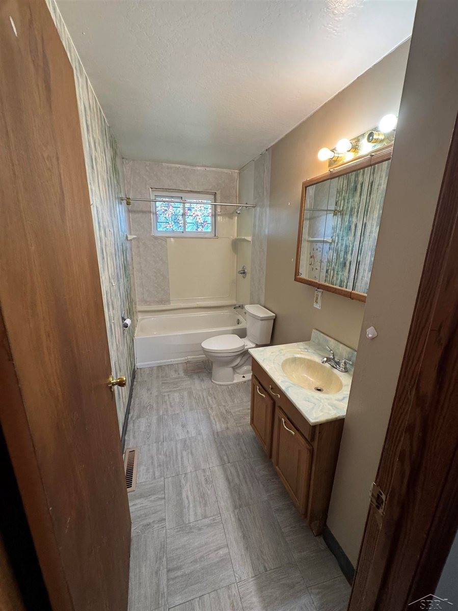 2108 California Avenue, Saginaw, MI 48601