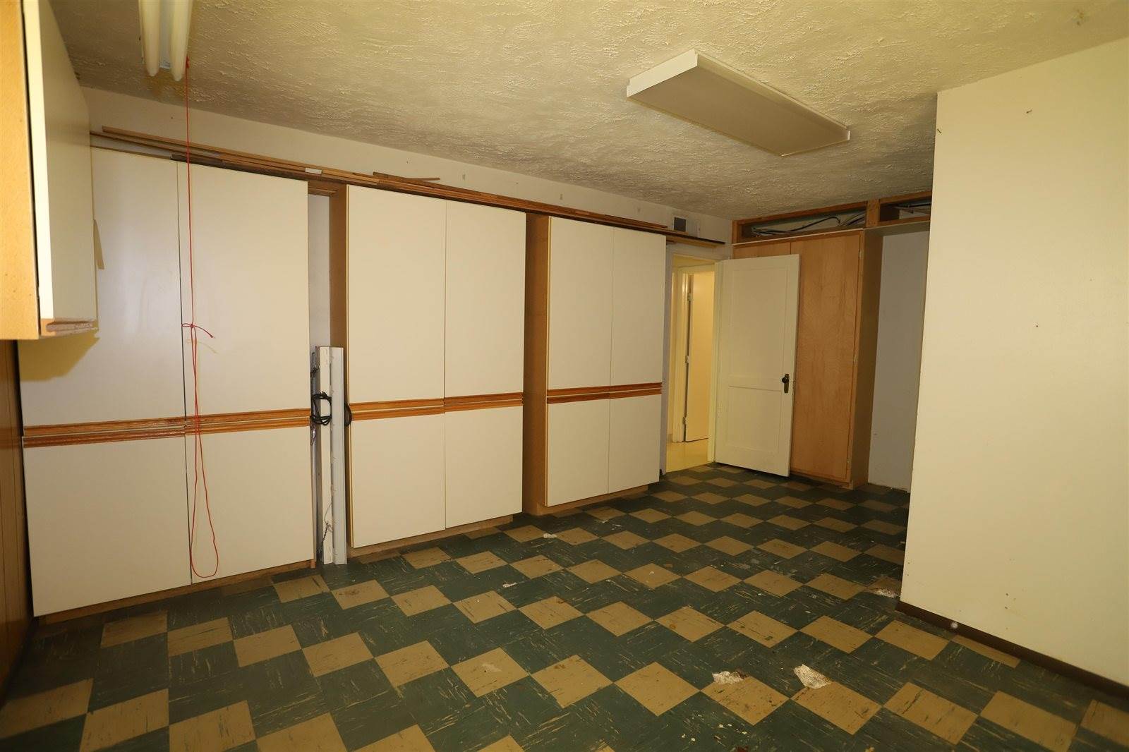 237 12th AV SE, Minot, ND 58701