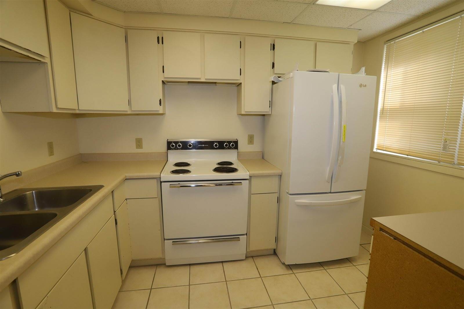 237 12th AV SE, Minot, ND 58701