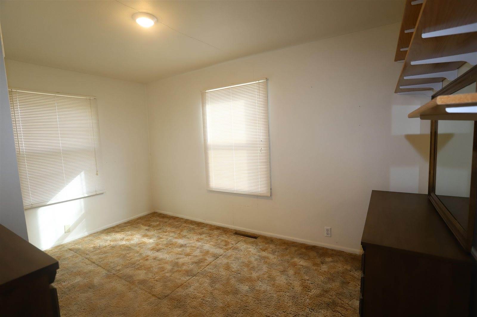 237 12th AV SE, Minot, ND 58701