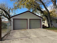 237 12th AV SE, Minot, ND 58701
